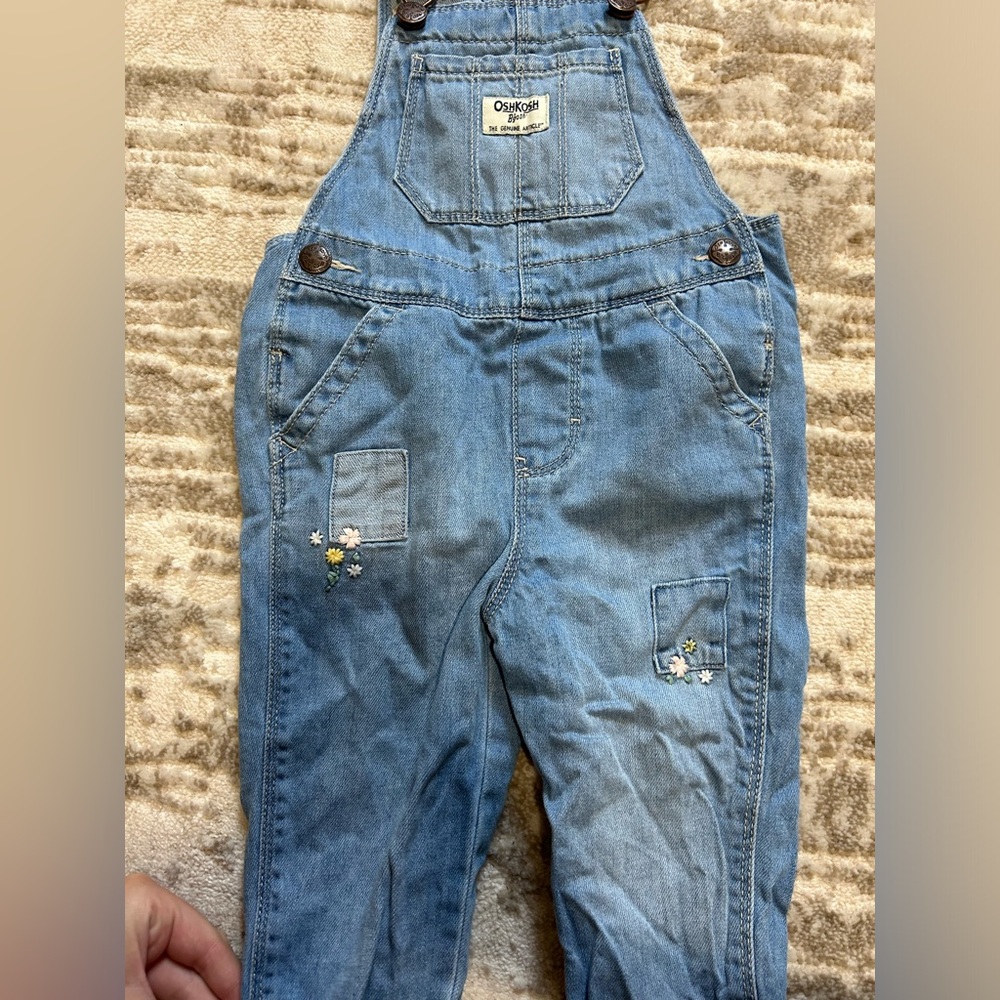 Oshkosh B’gosh Floral Patchwork Overalls in Size 2T - Picture 2 of 8